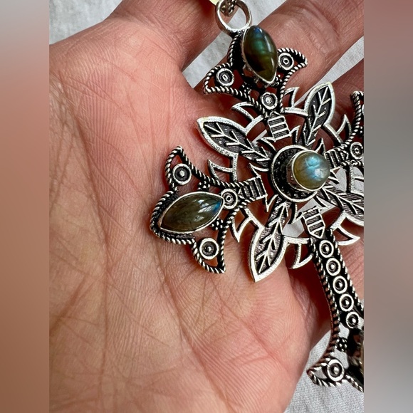 925 Ornamental Flash Labradorite 5 Point CROSS Necklace - Picture 5 of 9
